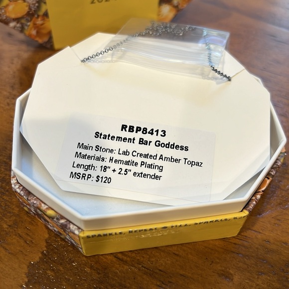 Bomb Party November 2024 Statement Bar Goddess - Picture 2 of 2